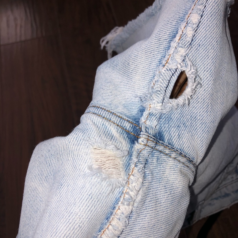 Urban outfitters Levi cut off’s orange tag. - Picture 5 of 5